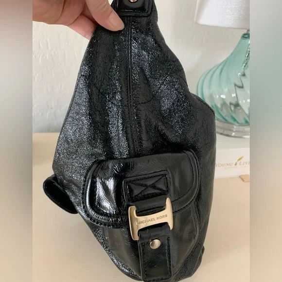 Michael Kors Patent leather hobo bag - Picture 7 of 13